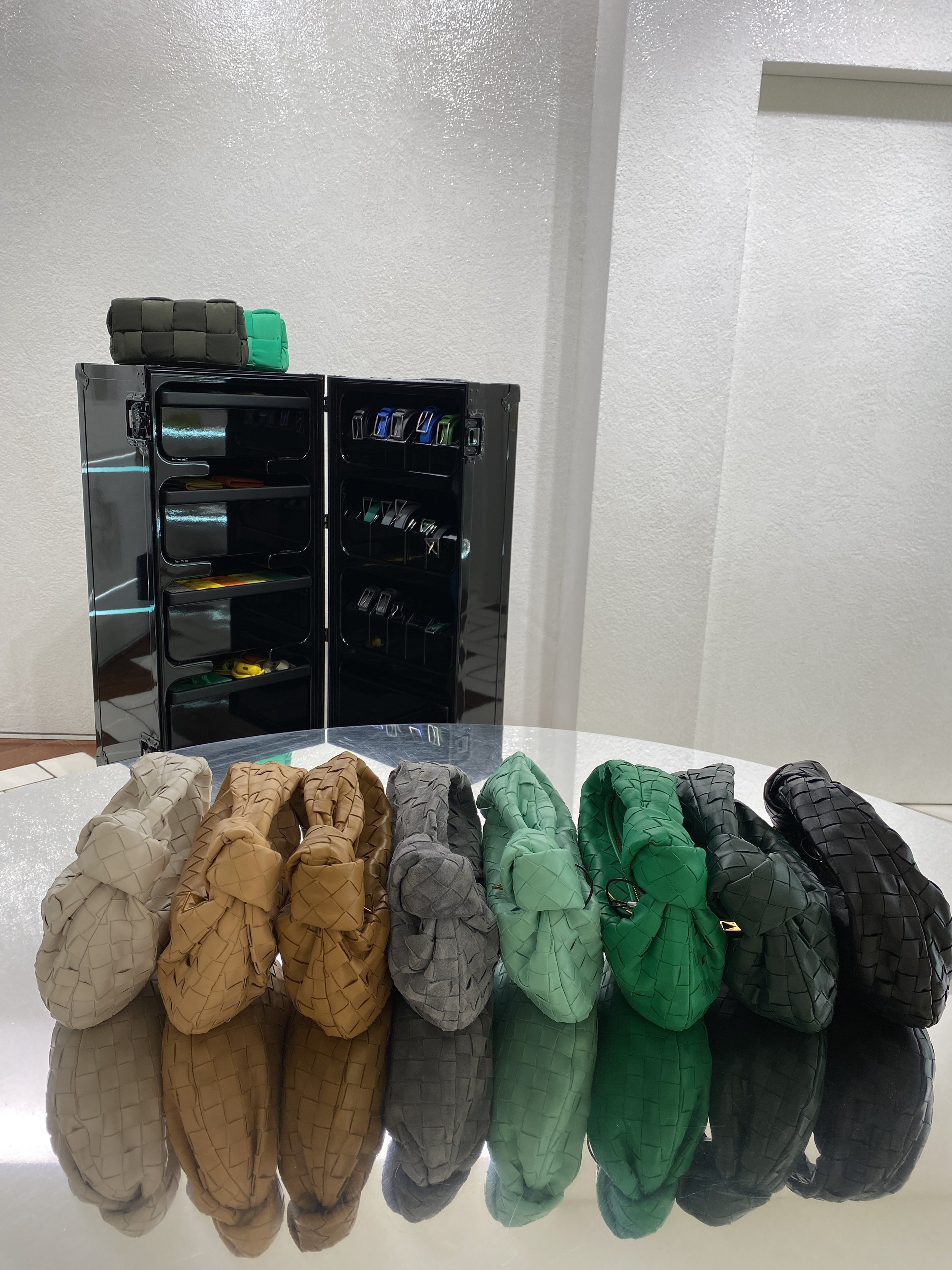 ボッテガヴェネタ Mini Jodie bag ミニジョディバッグ 日本未 ボッテガヴェネタ Mini Jodie bag ミニジョディバッグ 日本未